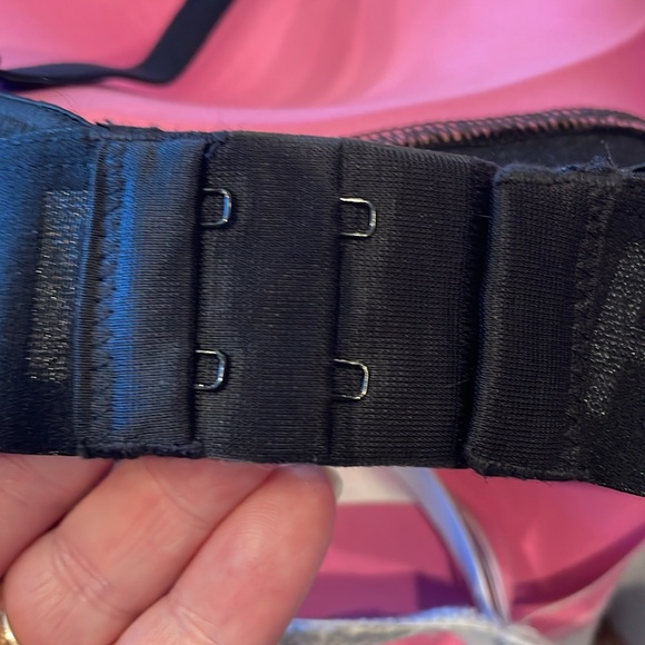 2 Victoria Secret Pink Bras - size 32D - adjustable straps for crossover back. - Picture 9 of 9